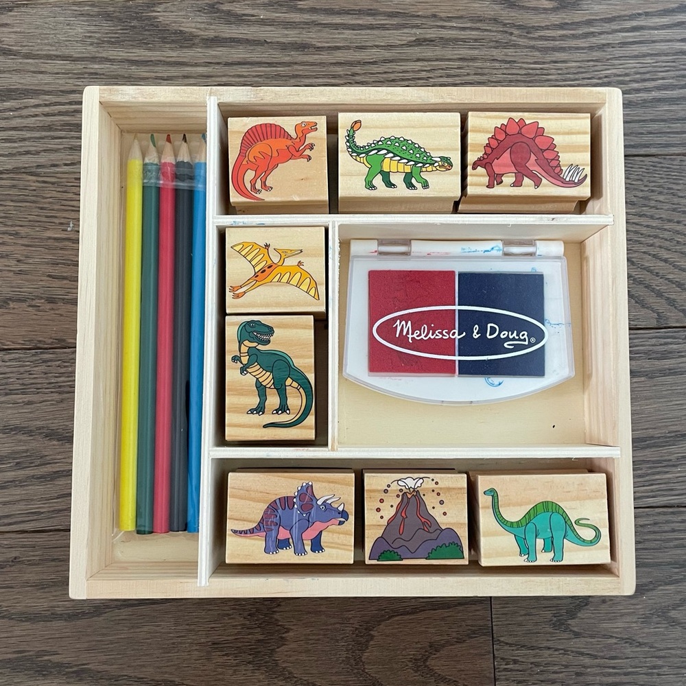 Melissa & Doug Wooden Stamp Set: Dinosaurs - 8 Stamps, 5 Colour Pencils, Ink Pad